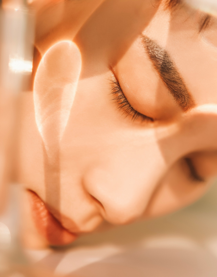 女性の顔のアップ